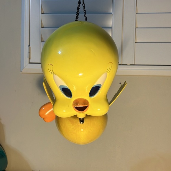 Looney Tunes Tweety Bird Planter/Feeder. - Picture 2 of 4